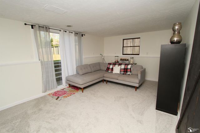 29656 Walnut Street, Flat Rock, MI 48134
