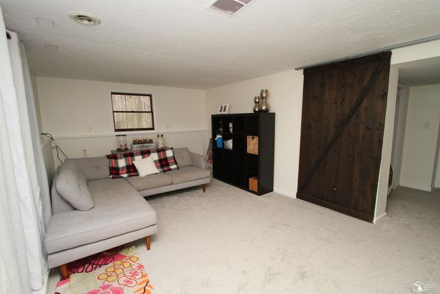 29656 Walnut Street, Flat Rock, MI 48134