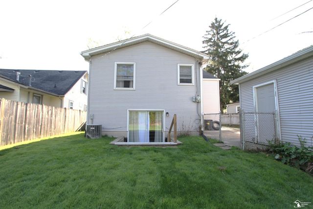 29656 Walnut Street, Flat Rock, MI 48134
