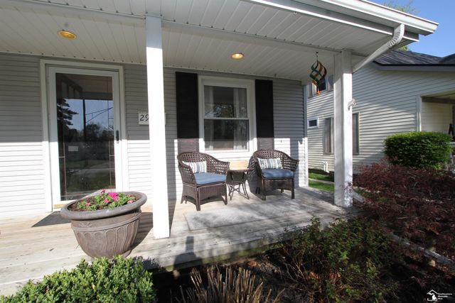 29656 Walnut Street, Flat Rock, MI 48134