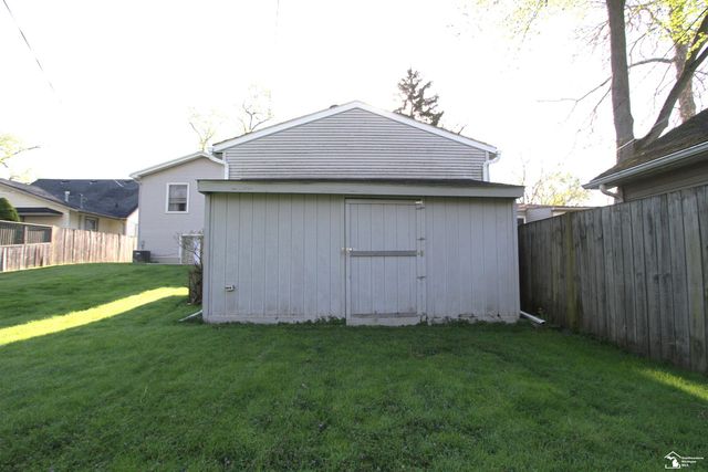 29656 Walnut Street, Flat Rock, MI 48134