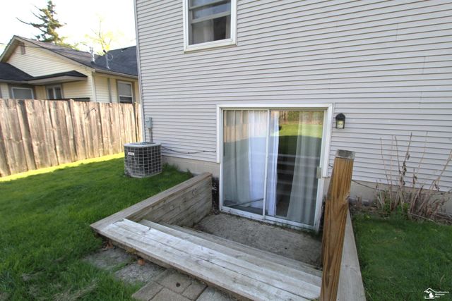 29656 Walnut Street, Flat Rock, MI 48134