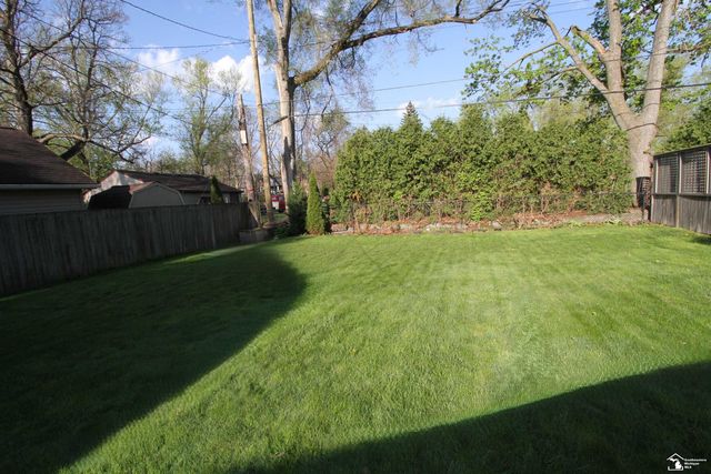 29656 Walnut Street, Flat Rock, MI 48134
