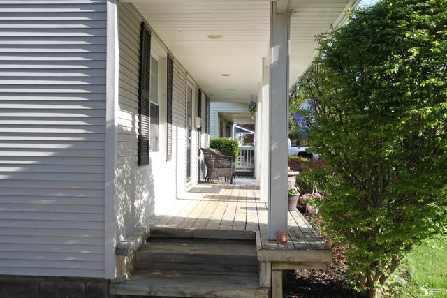 29656 Walnut Street, Flat Rock, MI 48134