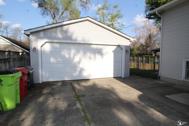 29656 Walnut Street, Flat Rock, MI 48134