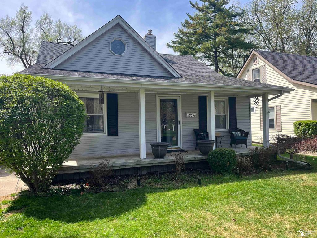 29656 Walnut Street, Flat Rock, MI 48134