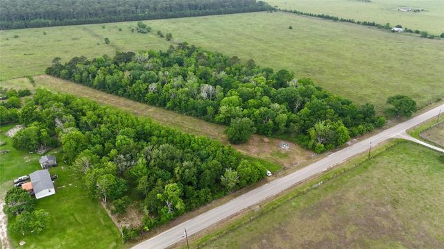 22318 County Road 48, Danbury, TX 77583