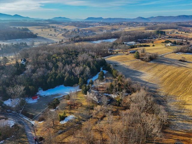 146 Hill DR, Fincastle, VA 24090