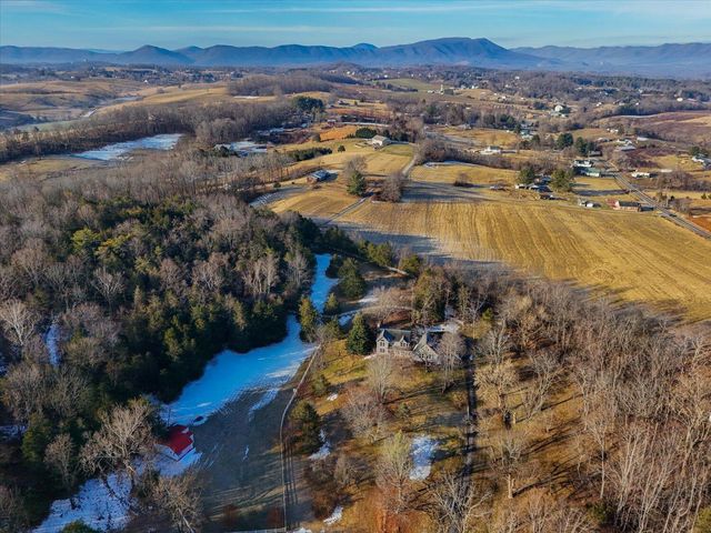 146 Hill DR, Fincastle, VA 24090