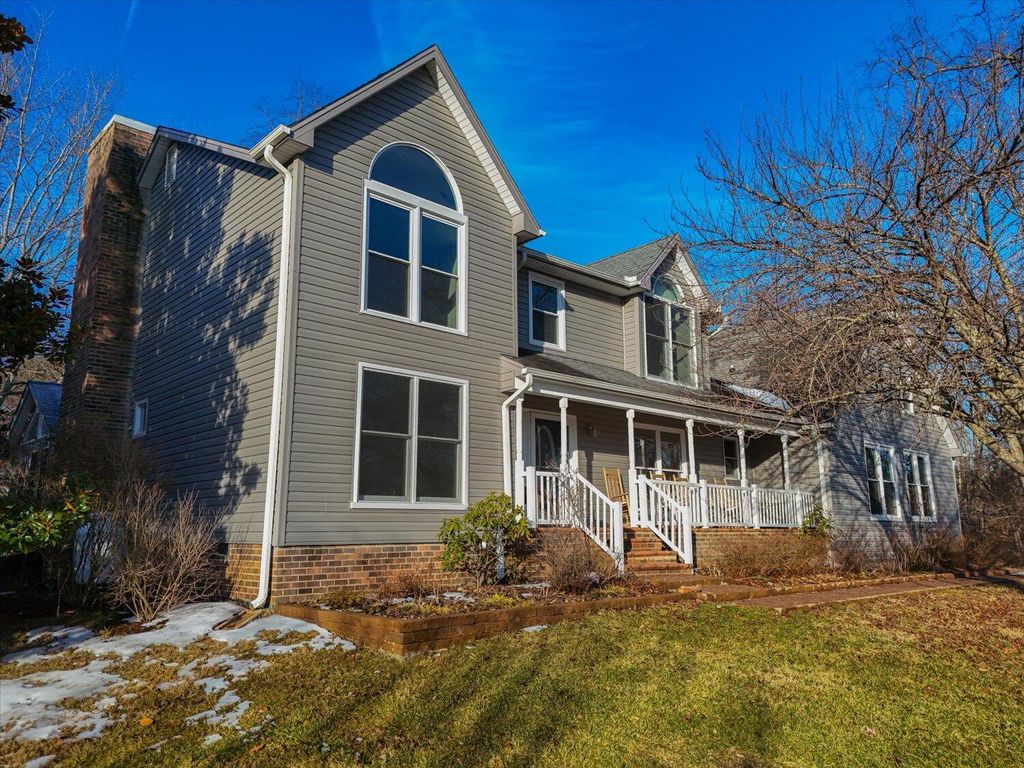 146 Hill DR, Fincastle, VA 24090