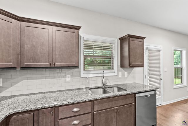 209 Dog Fennel Lane, Perry, GA 31069