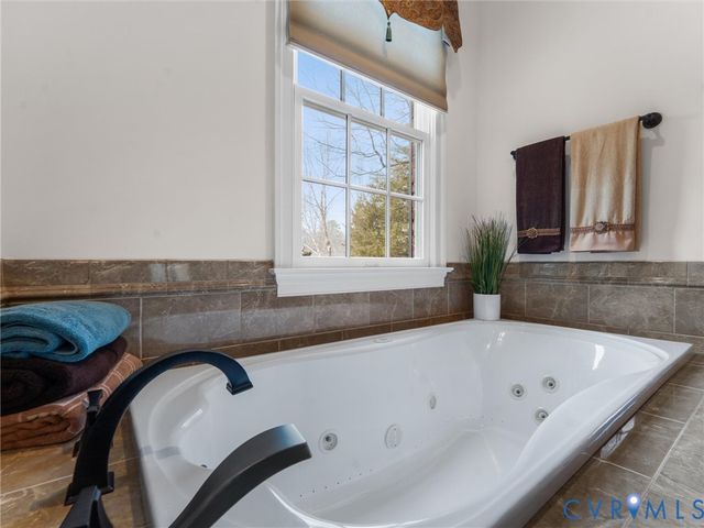12713 Dell Hill Ct, Chester, VA 23831