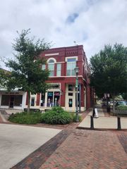 200 W Knox Street 202, Ennis, TX 75119