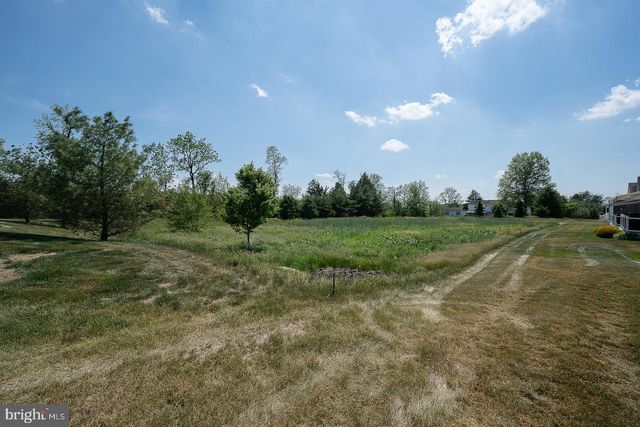 2250 STOCKTON DR, Schwenksville, PA 19473