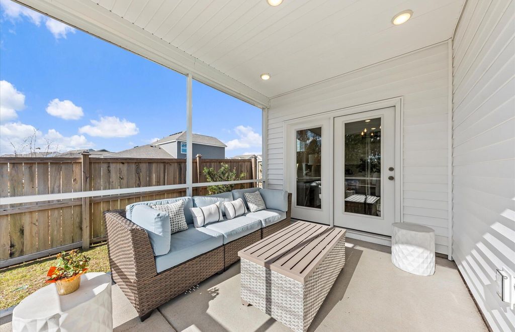 Image 12 of property listing at 858 Meadowbrook Lane, Summerville, SC 29486