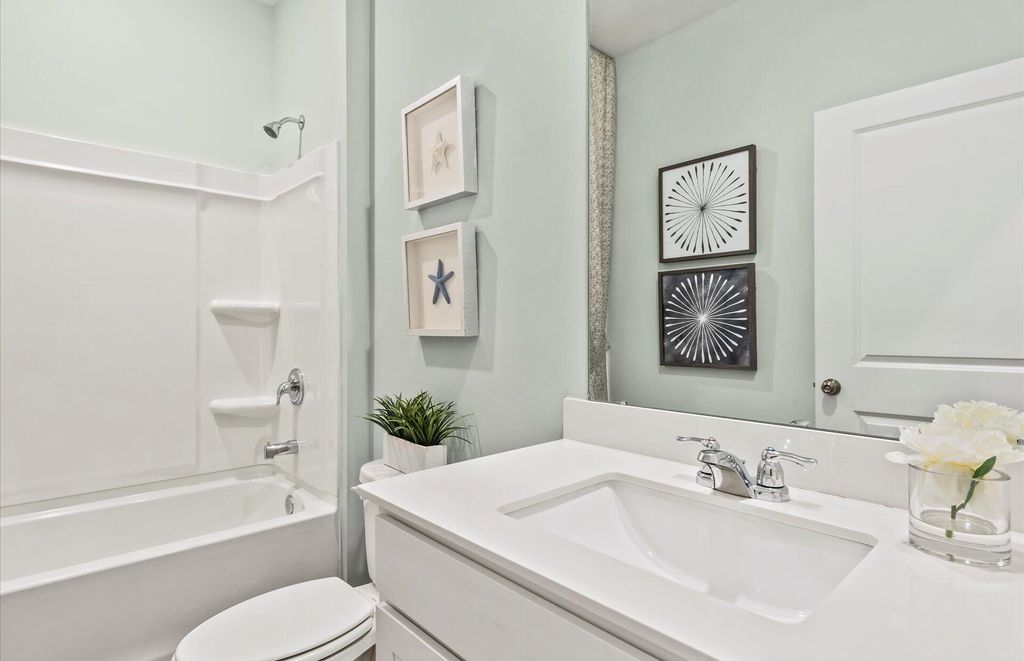 Image 7 of property listing at 858 Meadowbrook Lane, Summerville, SC 29486