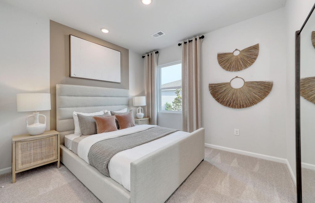 Image 9 of property listing at 858 Meadowbrook Lane, Summerville, SC 29486