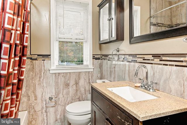 102 W 1ST AVE, Runnemede, NJ 08078