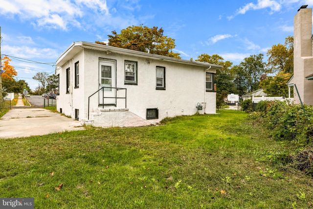 102 W 1ST AVE, Runnemede, NJ 08078