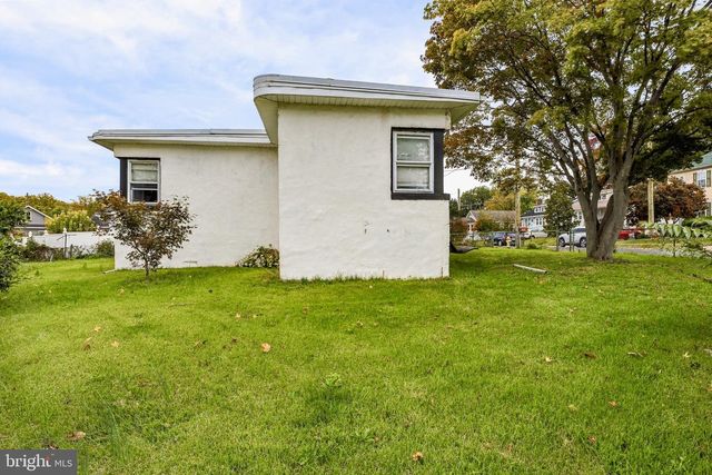 102 W 1ST AVE, Runnemede, NJ 08078