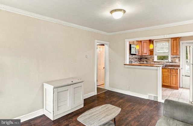 102 W 1ST AVE, Runnemede, NJ 08078