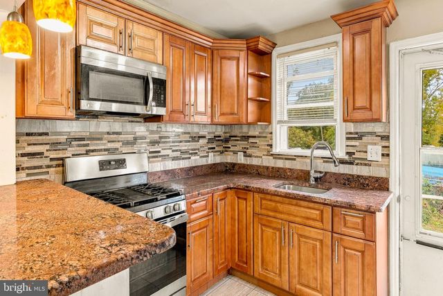 102 W 1ST AVE, Runnemede, NJ 08078