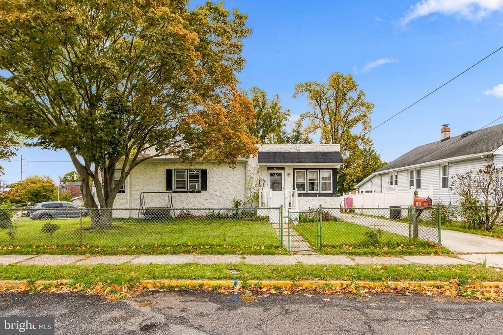 102 W 1ST AVE, Runnemede, NJ 08078