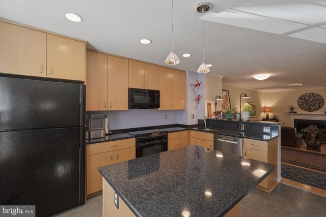 6086 HEATHERWOOD DR, Alexandria, VA 22310