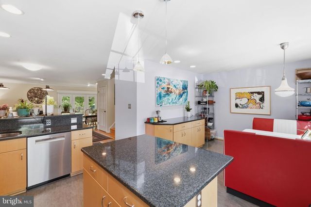 6086 HEATHERWOOD DR, Alexandria, VA 22310