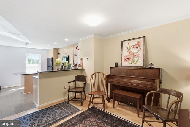 6086 HEATHERWOOD DR, Alexandria, VA 22310