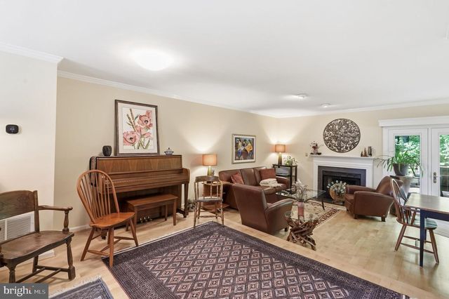 6086 HEATHERWOOD DR, Alexandria, VA 22310