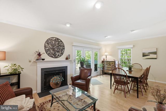6086 HEATHERWOOD DR, Alexandria, VA 22310
