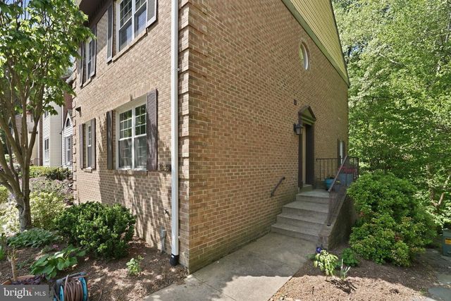 6086 HEATHERWOOD DR, Alexandria, VA 22310