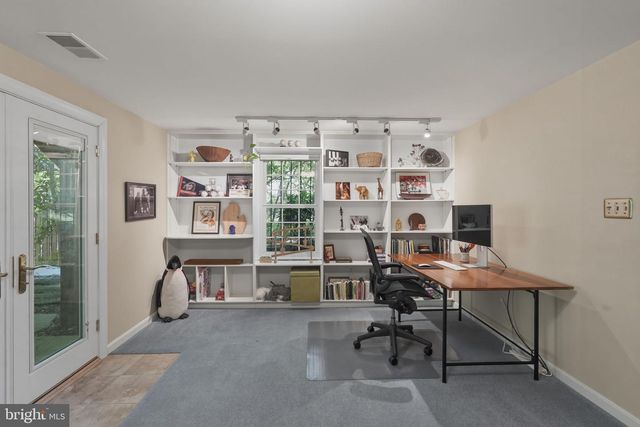 6086 HEATHERWOOD DR, Alexandria, VA 22310