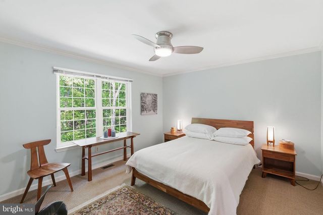 6086 HEATHERWOOD DR, Alexandria, VA 22310