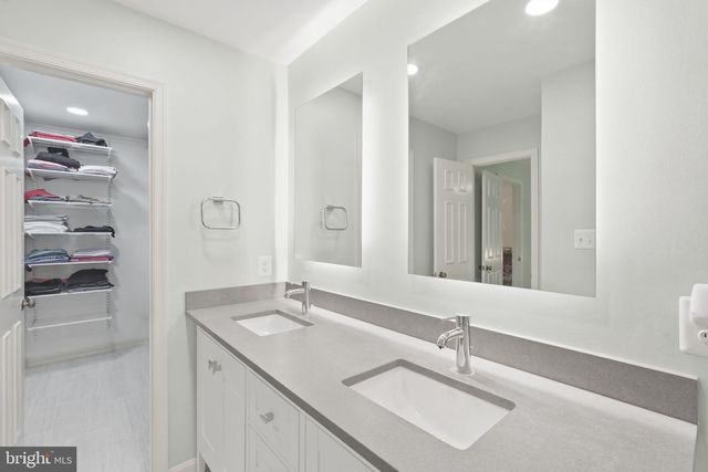 6086 HEATHERWOOD DR, Alexandria, VA 22310
