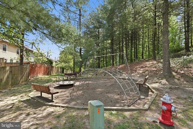 6086 HEATHERWOOD DR, Alexandria, VA 22310