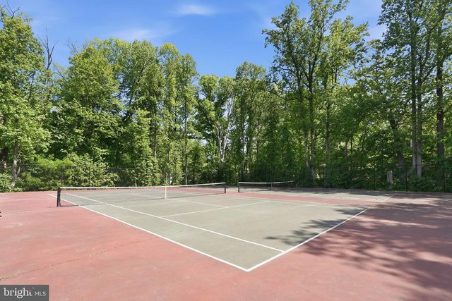 6086 HEATHERWOOD DR, Alexandria, VA 22310