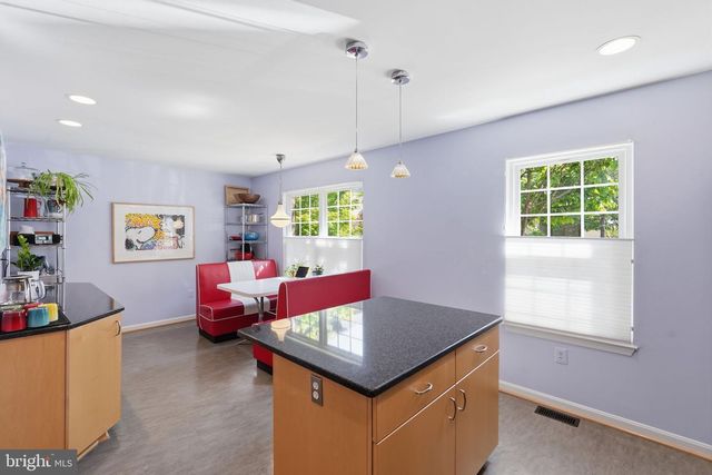 6086 HEATHERWOOD DR, Alexandria, VA 22310