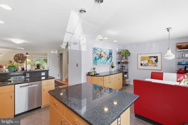 6086 HEATHERWOOD DR, Alexandria, VA 22310