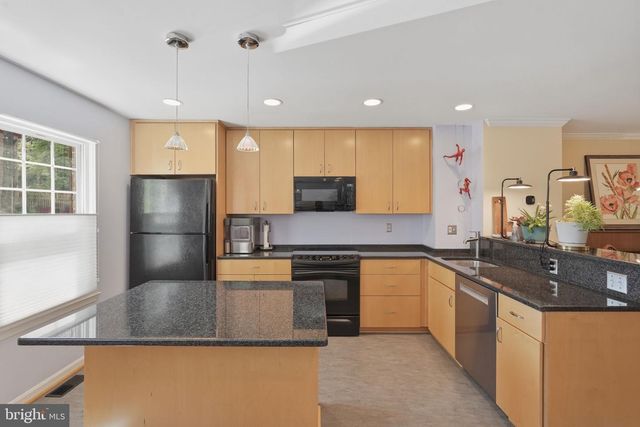 6086 HEATHERWOOD DR, Alexandria, VA 22310
