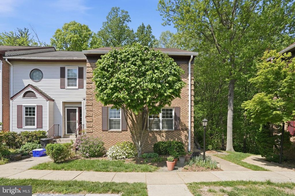 6086 HEATHERWOOD DR, Alexandria, VA 22310