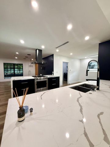 4411 Thomas Street, Hollywood, FL 33021