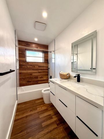 4411 Thomas Street, Hollywood, FL 33021