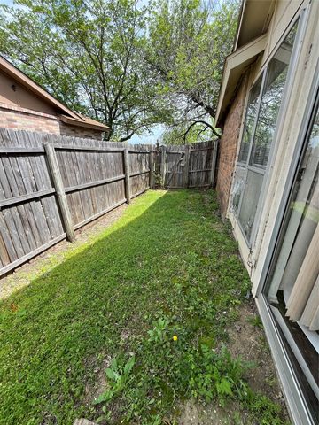 1435 BROOK MEADOW Circle, Lancaster, TX 75134