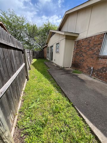 1435 BROOK MEADOW Circle, Lancaster, TX 75134