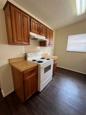 1435 BROOK MEADOW Circle, Lancaster, TX 75134