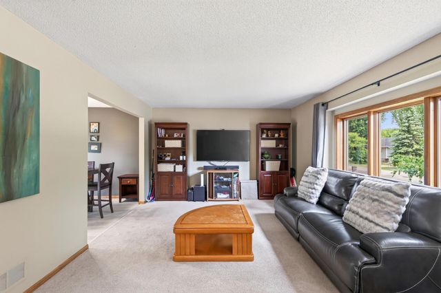 1415 Sycamore Lane N, Plymouth, MN 55441