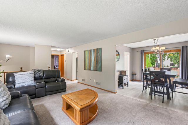 1415 Sycamore Lane N, Plymouth, MN 55441