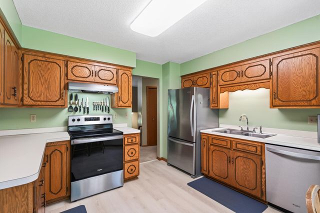 1415 Sycamore Lane N, Plymouth, MN 55441